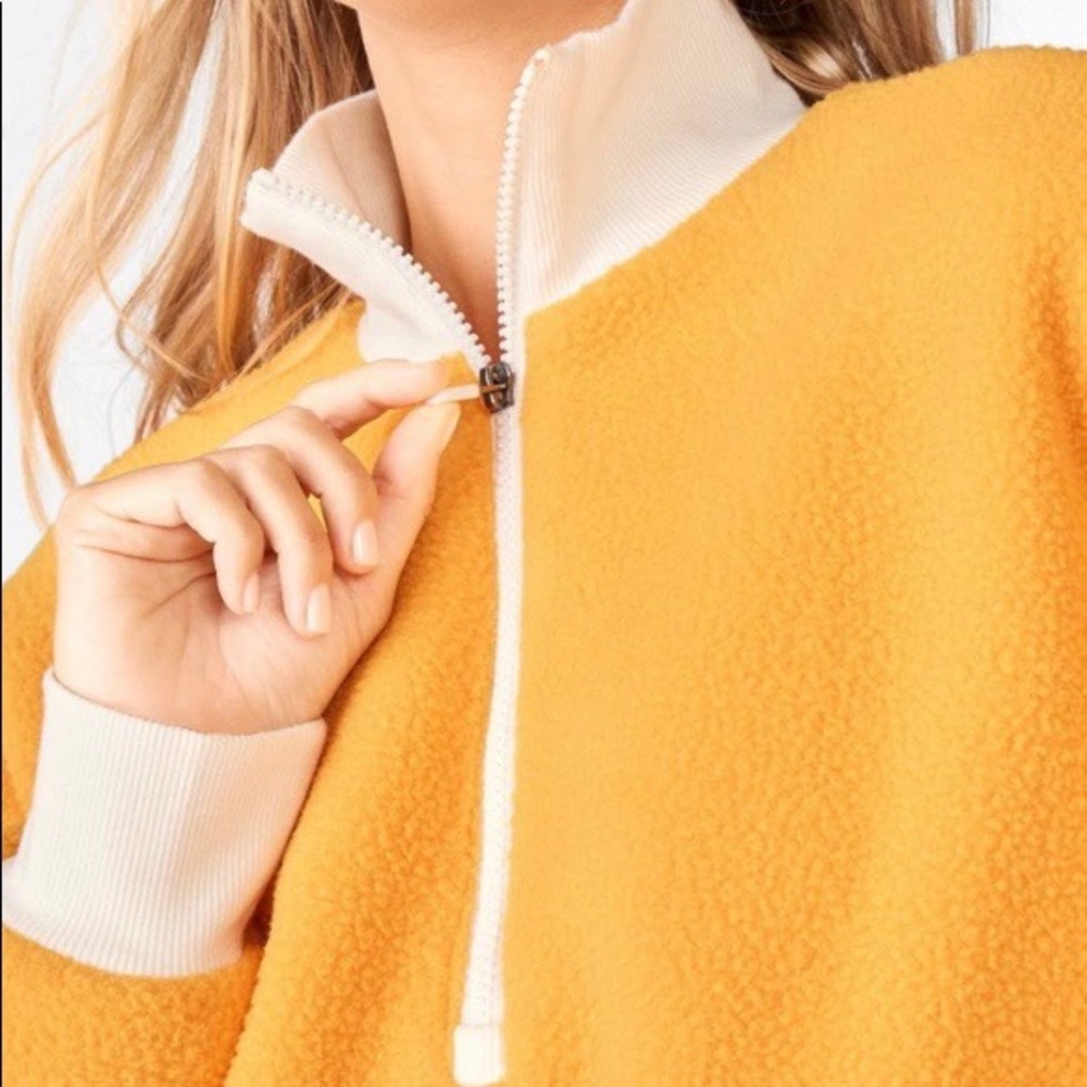 🌼Fabletics Fleece Pullover🌼 - Picture 4 of 6